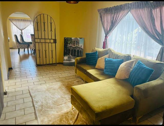 3 BEDROOM HOUSE FOR SALE IN BIRCHLEIGH